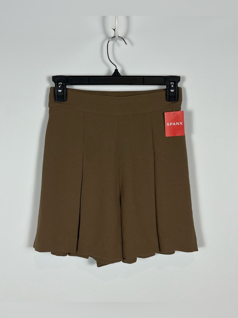 Spanx Carefree Crepe Pleated Shorts in Cedar Size XS New With Tags